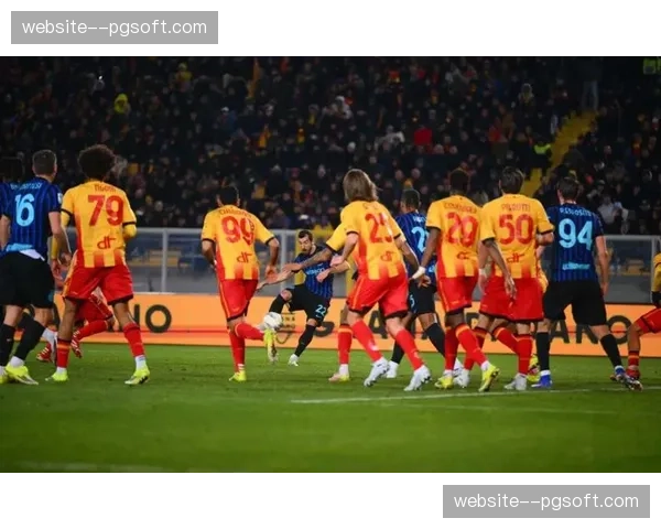 莱切主场遭国米击败，甘德尔曼连续破门难救主