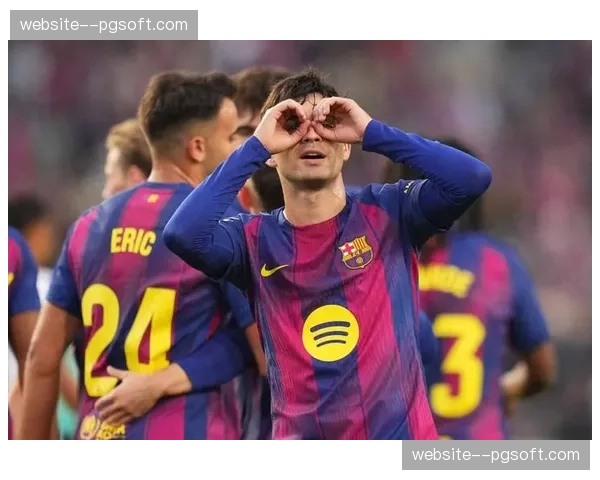 官方:巴萨与佩德里完成续约,新合同将持续至2032年 官方:巴萨与佩德里完成续约,新合同将持续至2032年